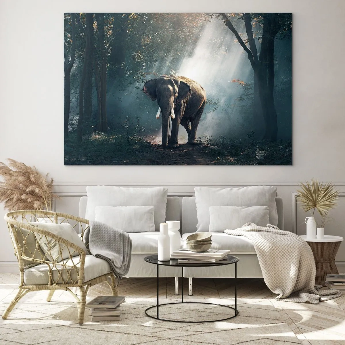 Glasbild - Bild auf glas - Ein Elefant läuft durch den Wald, während das Sonnenlicht durch die Bäume fällt. - 120x80cm - Ein gemütlicher Spaziergang - Moderne Wanddekoration für Wohnzimmer und Schlafzimmer ARTTOR