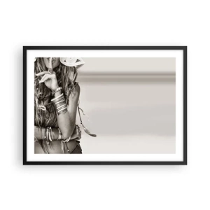 Poster in einem schwarzem Rahmen - Porträt einer Boho-Frau mit Schmuck - 70x50cm - Wieso ein Mädchen - Moderne Wanddekoration für Wohnzimmer und Schlafzimmer ARTTOR