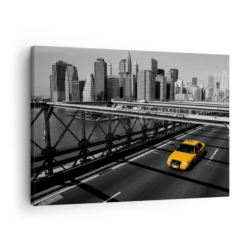 Bild auf Leinwand - Leinwandbild - Gelbes Taxi auf einer Brücke mit Blick auf die Skyline von New York - 70x50cm - Die Farbe einer Großstadt - Moderne Wanddekoration für Wohnzimmer und Schlafzimmer ARTTOR