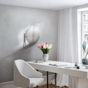 Fototapete Premium Sand - Eine minimalistische Silhouette eines Mannes mit einem Ball vor dem Nebel. - 100x70cm - Das Spiel des Lebens - Moderne Wanddekoration für Wohnzimmer und Schlafzimmer ARTTOR