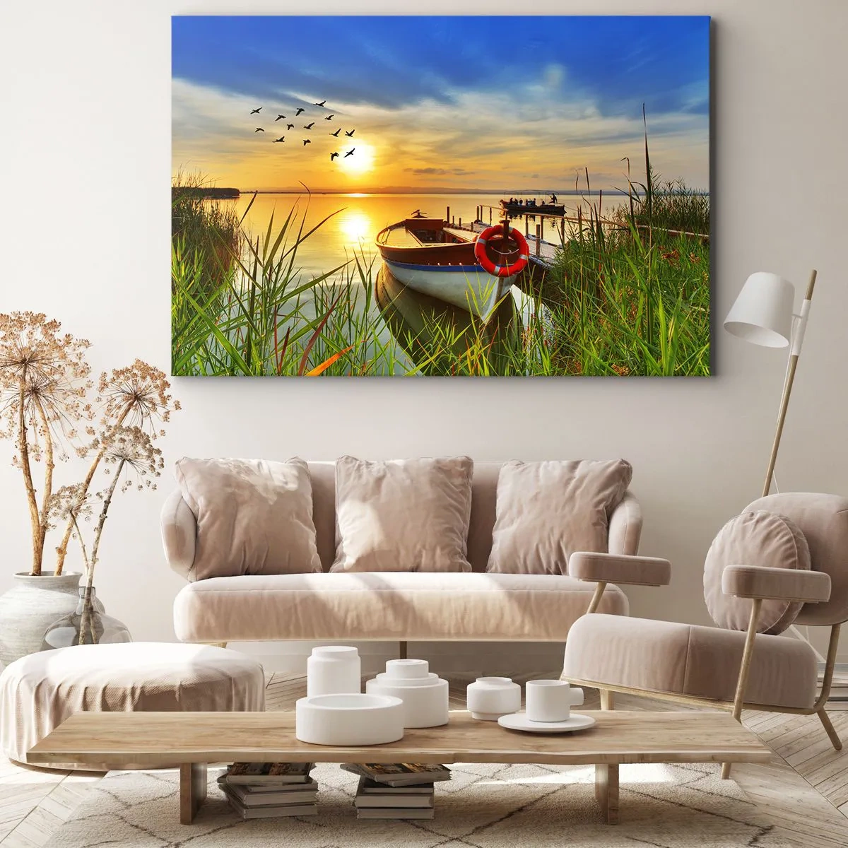 Bild auf Leinwand - Leinwandbild - Ein Boot am Ufer eines Sees bei Sonnenuntergang - 70x50cm - Die Kormorane fliegen schon weg - Moderne Wanddekoration für Wohnzimmer und Schlafzimmer ARTTOR
