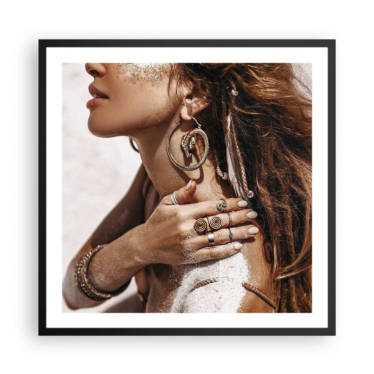 Poster in einem schwarzem Rahmen - Königin des wilden Strandes - 60x60 cm