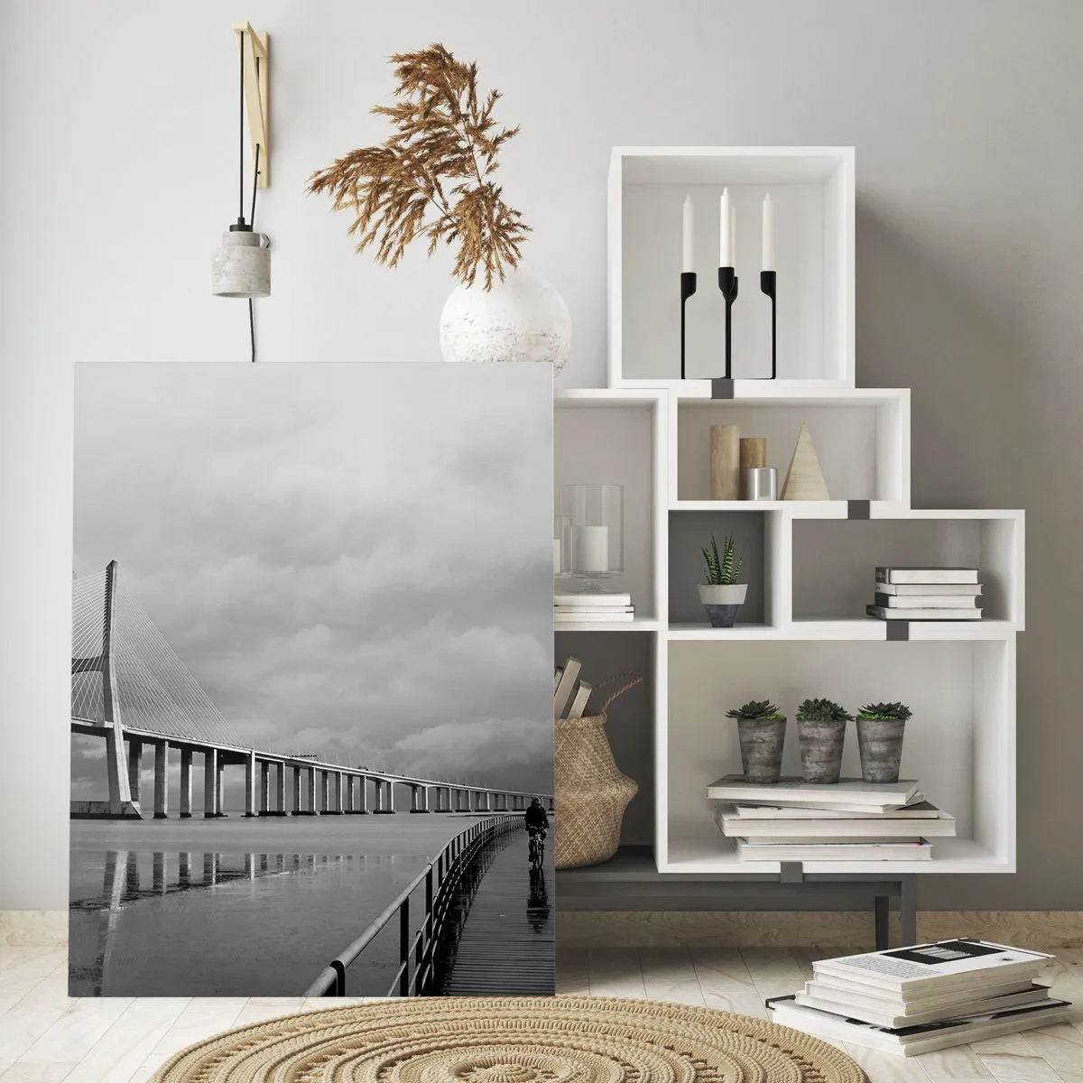 Glasbild - Bild auf glas - Eine Hängebrücke über dem Wasser in Schwarz und Weiß - 80x120cm - Jedem das Verdiente - Moderne Wanddekoration für Wohnzimmer und Schlafzimmer ARTTOR