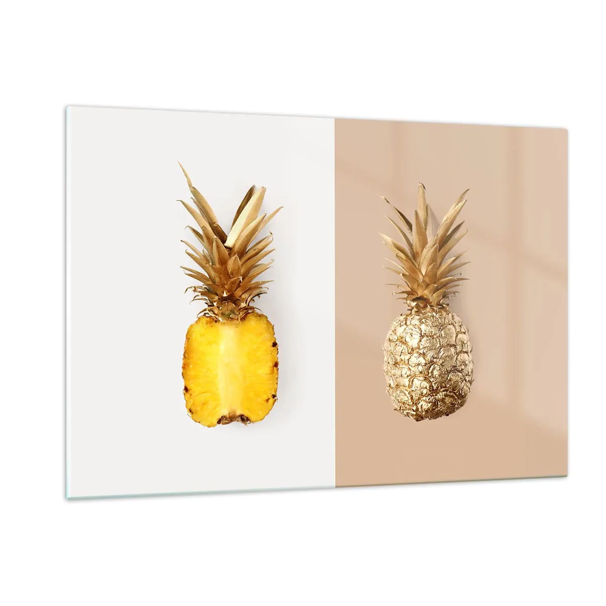 Glasbild - Bild auf glas - Eine in Scheiben geschnittene und goldene Ananas auf zwei kontrastierenden Hintergründen - 120x80cm - Ananas für uns - Moderne Wanddekoration für Wohnzimmer und Schlafzimmer ARTTOR