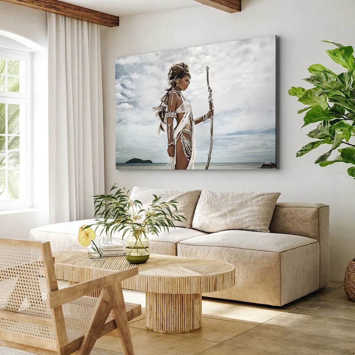 Bild auf Leinwand - Leinwandbild - Stilisierte Frau am Strand mit ethnischen Ornamenten und einem Stock - 70x50cm - Königin der Tropen - Moderne Wanddekoration für Wohnzimmer und Schlafzimmer ARTTOR