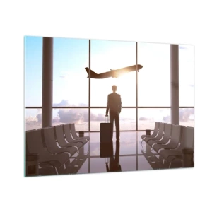 Glasbild - Bild auf glas - Ein Mann mit einem Koffer am Flughafen beobachtet ein startendes Flugzeug. - 100x70cm - Du hast Zeit, lass dir Zeit - Moderne Wanddekoration für Wohnzimmer und Schlafzimmer ARTTOR