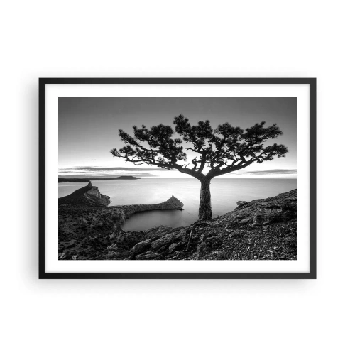 Poster in einem schwarzem Rahmen - Schwarz-weiße Landschaft mit einem einsamen Baum auf einer Klippe über dem Meer - 70x50cm - Stille bis zum Horizont - Moderne Wanddekoration für Wohnzimmer und Schlafzimmer ARTTOR