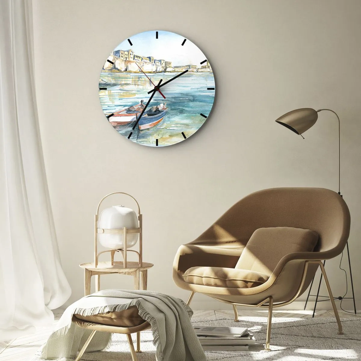 Wanduhr - Glasuhr - Eine Aquarellansicht von Booten am Ufer mit Gebäuden im Hintergrund. - 30x30cm - Landschaft in Azurblau - Moderne Wanddekoration für Wohnzimmer, Küche und Schlafzimmer ARTTOR