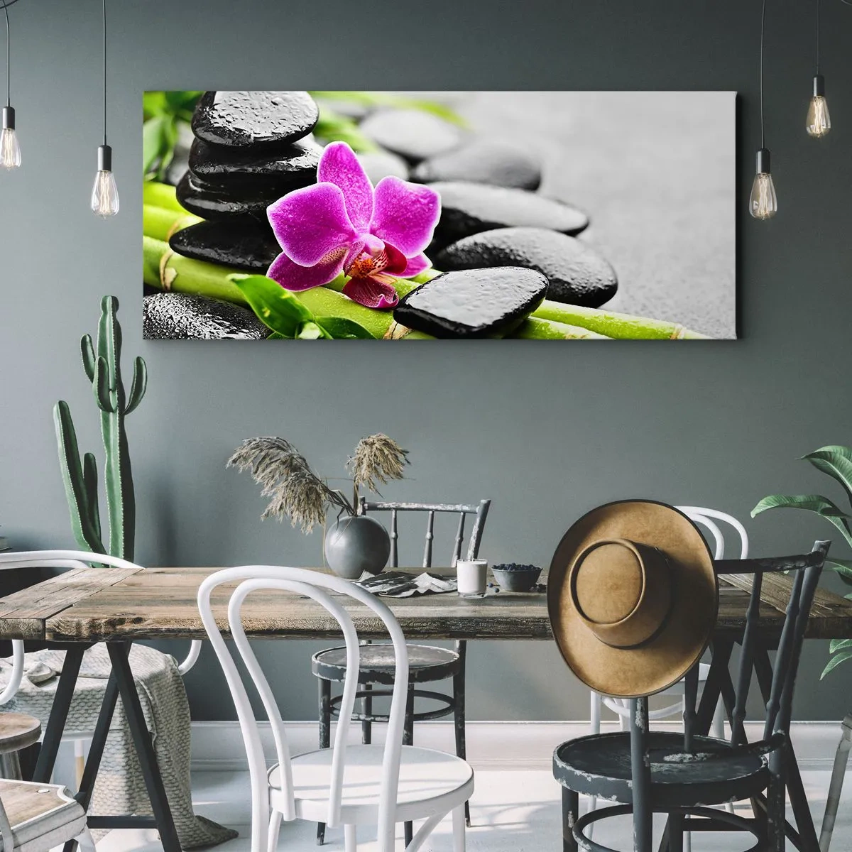 Bild auf Leinwand - Leinwandbild - Lila Orchidee, schwarze Steine und Bambus in einer ruhigen Komposition - 140x50cm - In ruhiger Balance - Moderne Wanddekoration für Wohnzimmer und Schlafzimmer ARTTOR