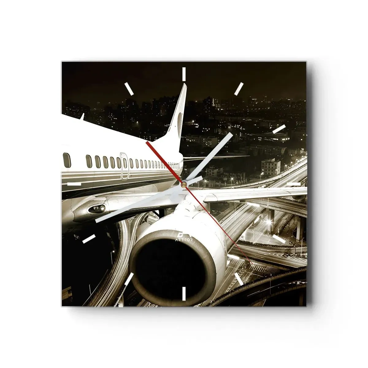 Wanduhr - Glasuhr - Ein Flugzeug über einer nächtlichen Stadt mit beleuchteten Autobahnen - 30x30cm - In die Nacht fliegen - Moderne Wanddekoration für Wohnzimmer und Schlafzimmer ARTTOR