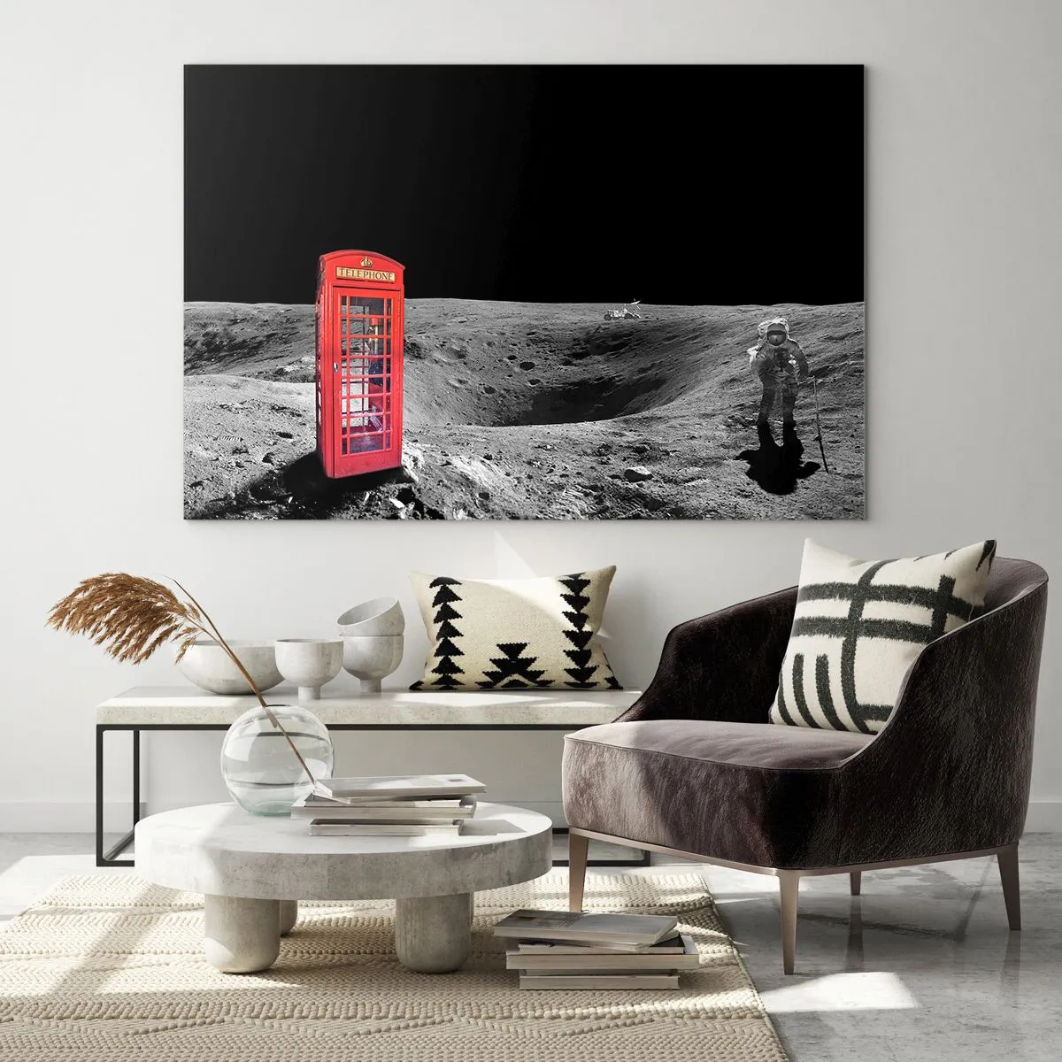 Glasbild - Bild auf glas - Eine rote Telefonzelle auf der Mondoberfläche mit einem Astronauten - 70x50cm - Ein kosmischer Witz - Moderne Wanddekoration für Wohnzimmer und Schlafzimmer ARTTOR