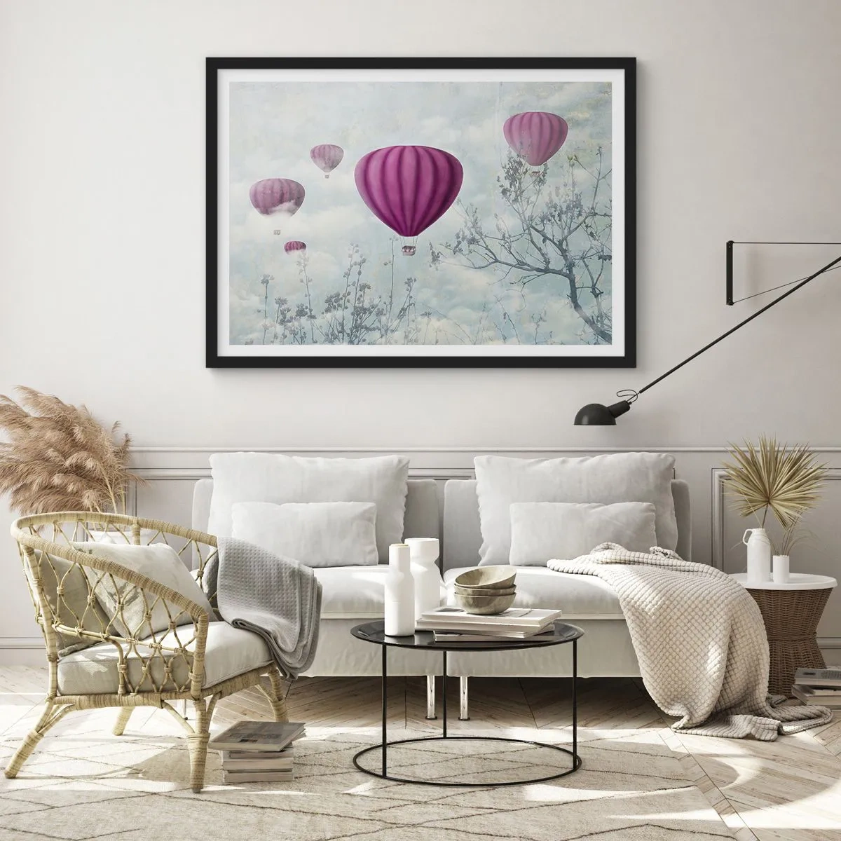 Poster in einem schwarzem Rahmen - Lila Ballons schweben über den Bäumen in den Wolken - 100x70cm - Wie Schiffe am Himmel - Moderne Wanddekoration für Wohnzimmer und Schlafzimmer ARTTOR