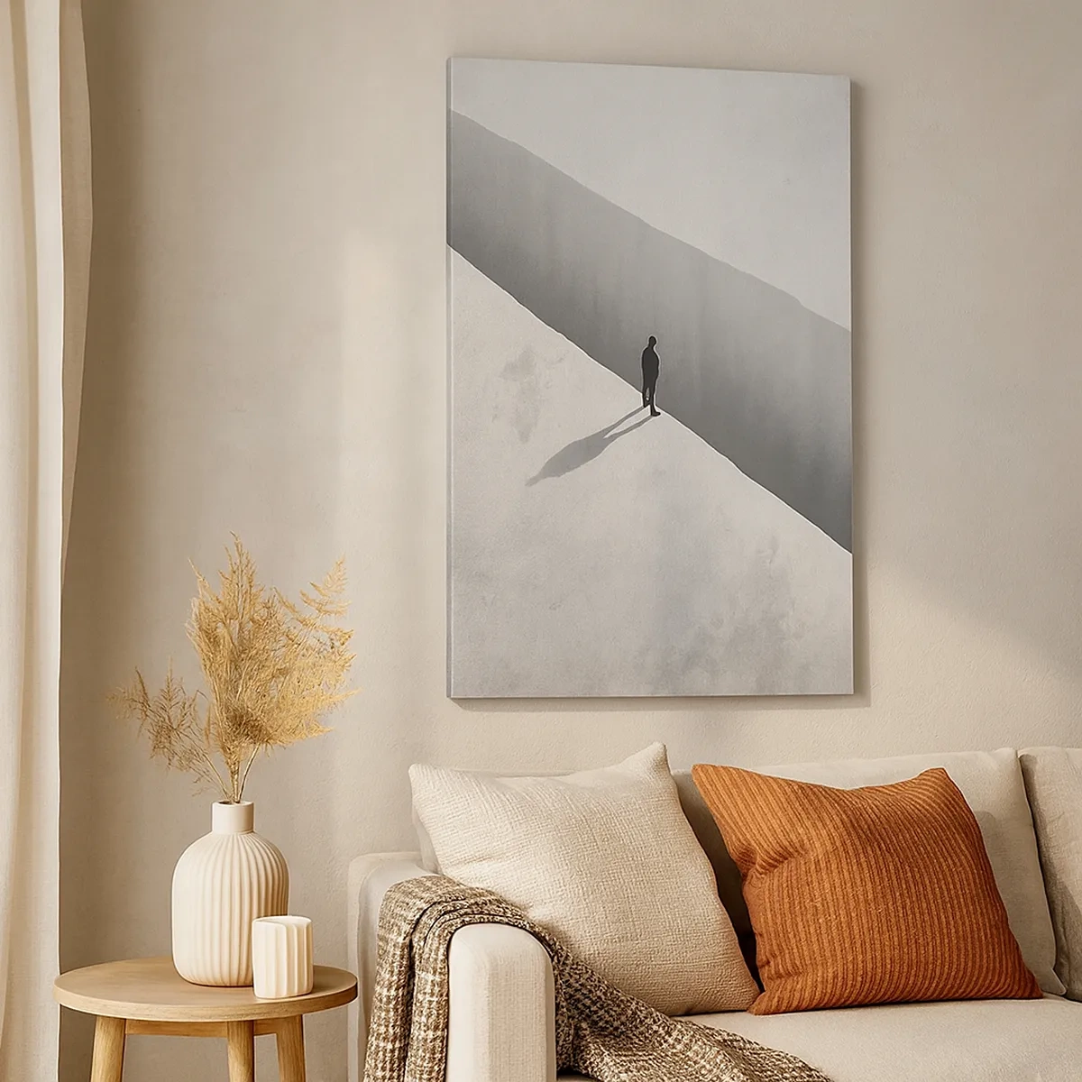 Bild auf Leinwand - Leinwandbild - Eine einsame Gestalt steht in einer monochromen Umgebung über einem tiefen Abgrund. - 50x70cm - Klares Ziel - Moderne Wanddekoration für Wohnzimmer und Schlafzimmer ARTTOR