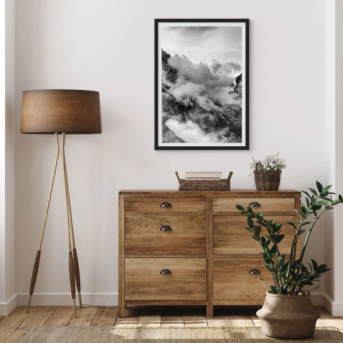Poster in einem schwarzem Rahmen - Schwarz-weiße Berglandschaft mit Wolken - 50x70cm - Schön und grausam - Moderne Wanddekoration für Wohnzimmer und Schlafzimmer ARTTOR