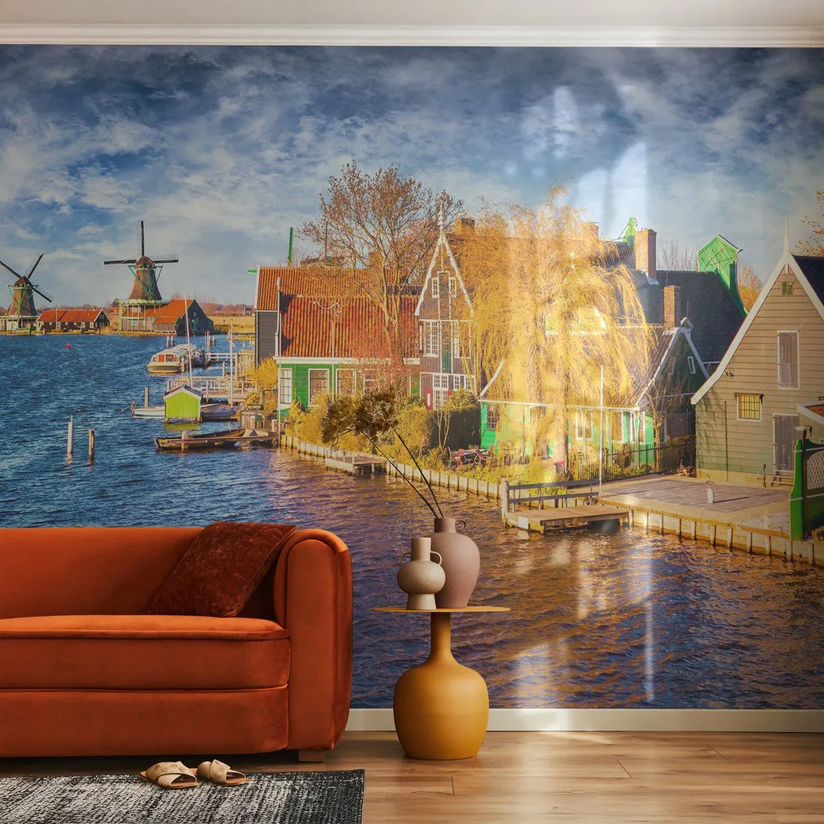 Fototapete Premium Sand - Ein malerisches Dorf am Wasser mit Windmühlen im Hintergrund - 100x70cm - Seit Jahrhunderten keine Veränderung - Moderne Wanddekoration für Wohnzimmer und Schlafzimmer ARTTOR