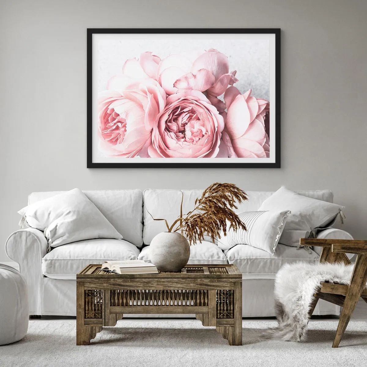 Poster in einem schwarzem Rahmen - Rosa Pfingstrosen in sanftem Licht vor hellem Hintergrund - 70x50cm - Für Romantiker - Moderne Wanddekoration für Wohnzimmer und Schlafzimmer ARTTOR