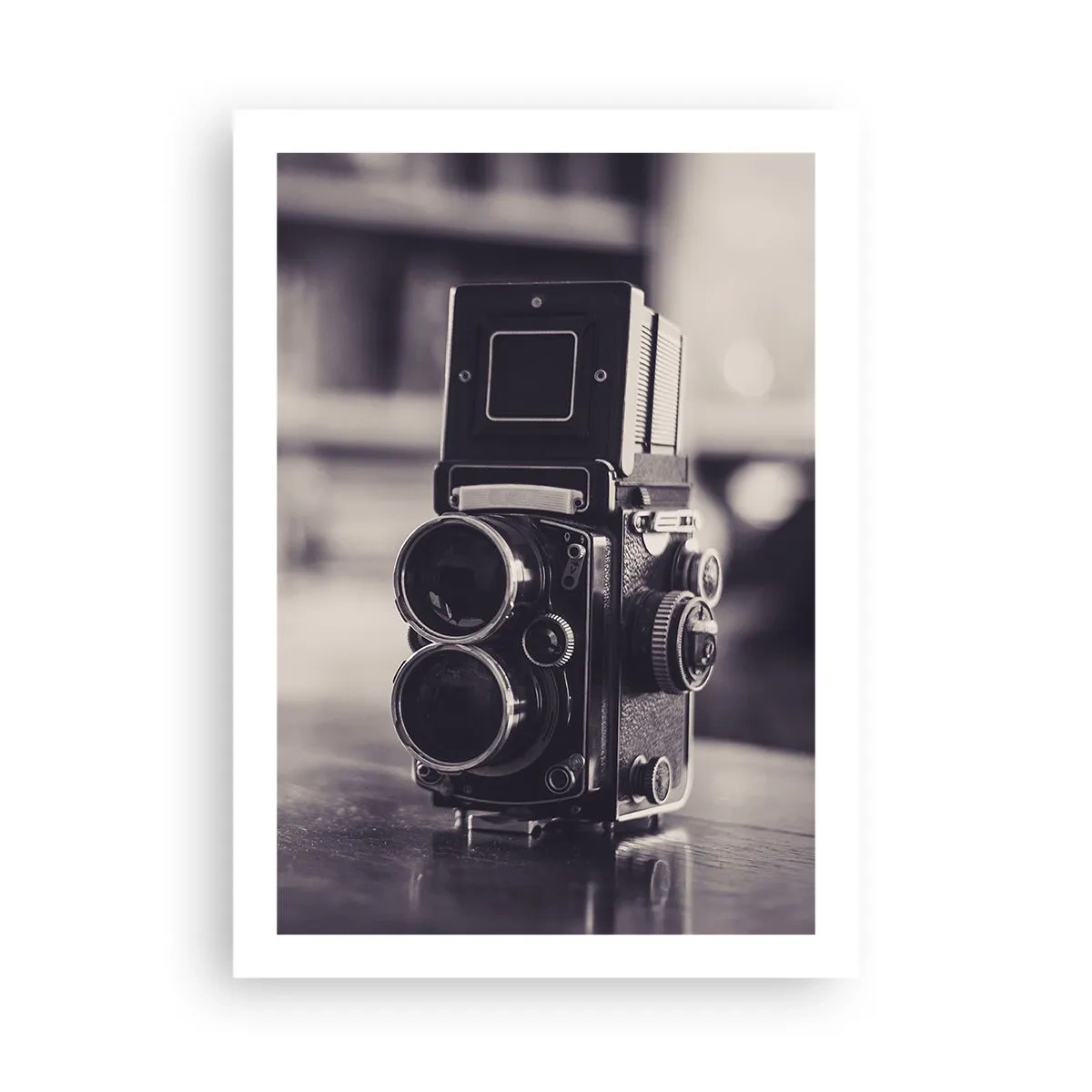 Poster - Antike Vintage-Kamera auf einer hölzernen Arbeitsplatte - 50x70cm - Zauber alter Fotografie - Moderne Wanddekoration für Wohnzimmer und Schlafzimmer ARTTOR