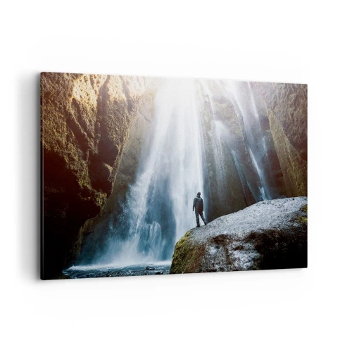 Bild auf Leinwand - Leinwandbild - Eine Figur vor der Kulisse eines majestätischen Wasserfalls in einer felsigen Schlucht - 100x70cm - Wiederherstellung der Proportionen - Moderne Wanddekoration für Wohnzimmer und Schlafzimmer ARTTOR