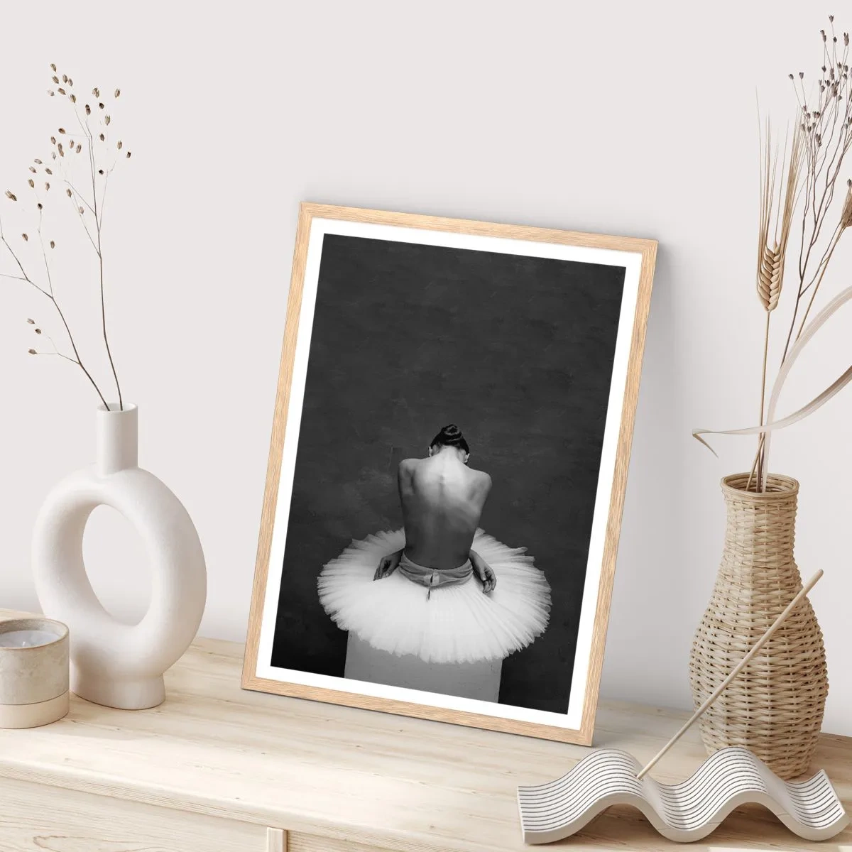 Poster in einem Rahmen aus heller Eiche - Es blüht gerade - 50x70 cm