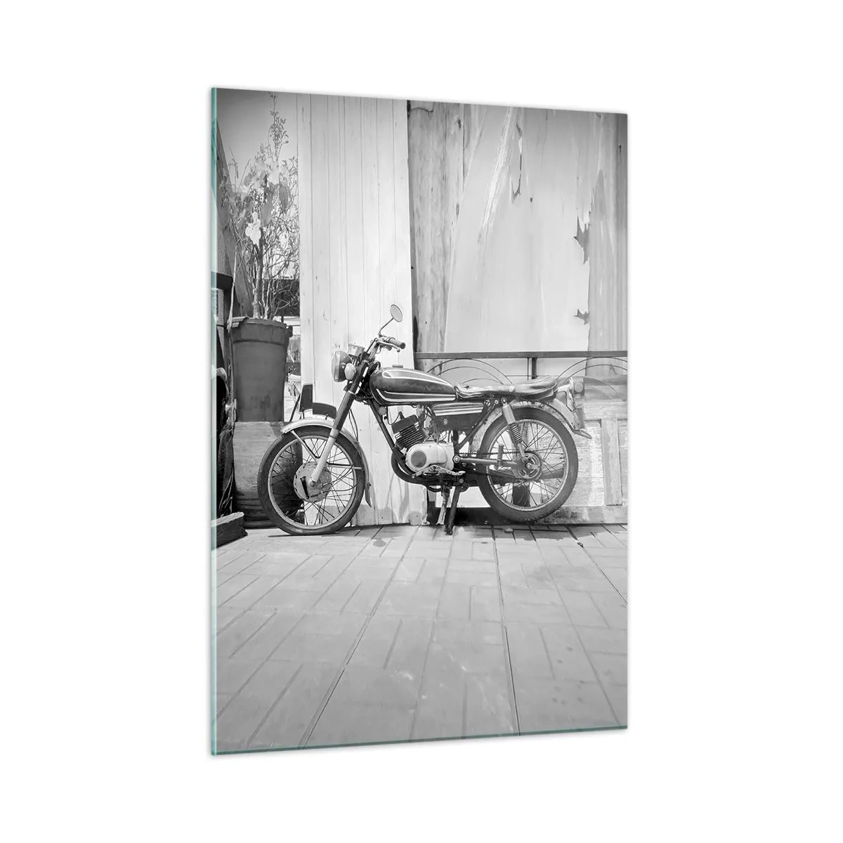Glasbild - Bild auf glas - Ein Motorrad im Retro-Stil steht vor einer Holzwand - 50x70cm - Klassik über alles - Moderne Wanddekoration für Wohnzimmer und Schlafzimmer ARTTOR