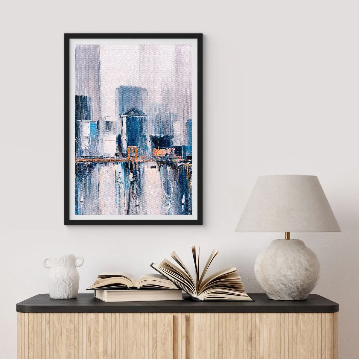 Poster in einem schwarzem Rahmen - Abstraktes Stadtpanorama in Blau- und Weißtönen - 50x70cm - New Yorker Eindruck - Moderne Wanddekoration für Wohnzimmer und Schlafzimmer ARTTOR