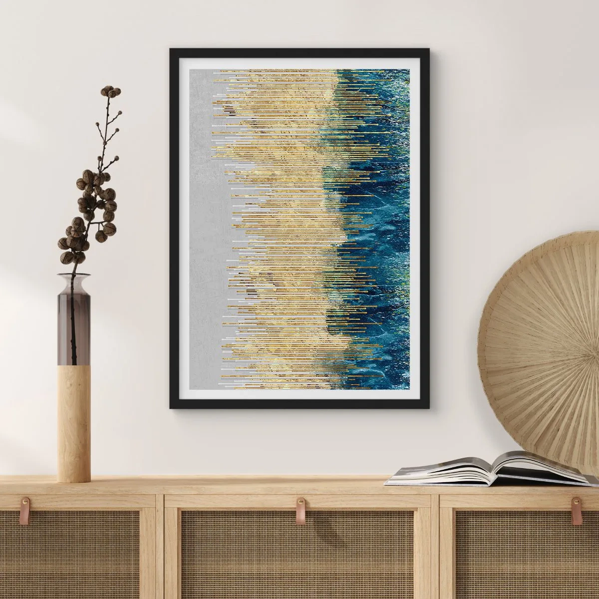 Poster in einem schwarzem Rahmen - Eine abstrakte Komposition, inspiriert von einem goldenen Strand und dem Ozean. - 50x70cm - Vergoldete Grenze - Moderne Wanddekoration für Wohnzimmer und Schlafzimmer ARTTOR