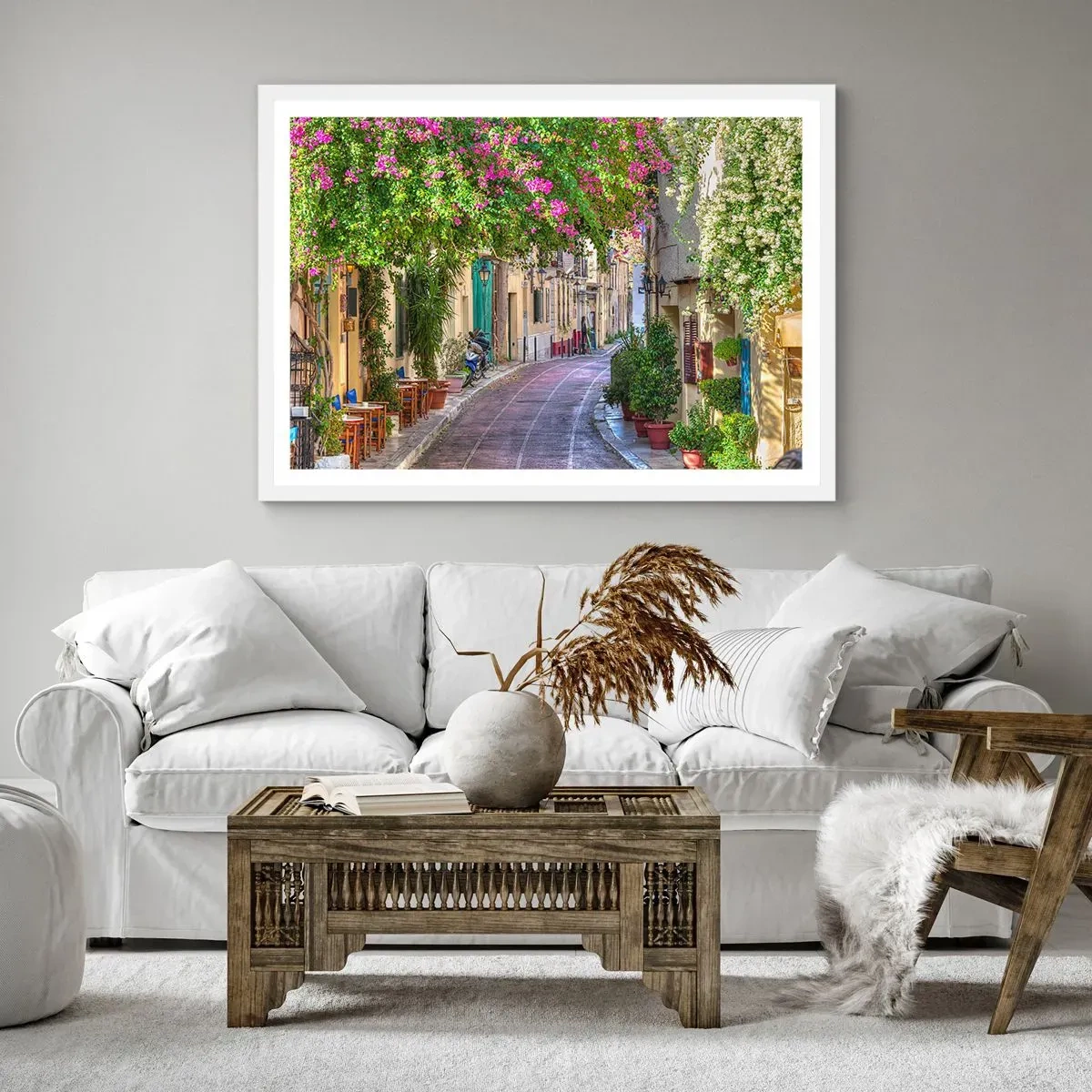 Poster in einem weißen Rahmen - Blühende Gasse - 100x70 cm