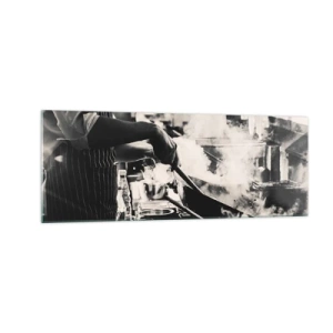 Glasbild - Bild auf glas - Ein Koch bei der Arbeit in der Küche, aus einer Bratpfanne steigt Dampf auf - 140x50cm - Alchemie der Aromen - Moderne Wanddekoration für Wohnzimmer und Schlafzimmer ARTTOR