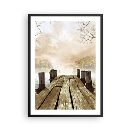 Poster in einem schwarzem Rahmen - Ein alter Holzsteg über einem See in nebliger Umgebung - 50x70cm - Die milde Traurigkeit des Herbstes - Moderne Wanddekoration für Wohnzimmer und Schlafzimmer ARTTOR