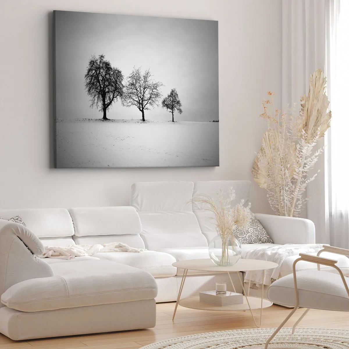 Bild auf Leinwand - Leinwandbild - Drei Bäume auf einem schneebedeckten Feld im monochromen Stil - 100x70cm - Wovon träumen sie? - Moderne Wanddekoration für Wohnzimmer und Schlafzimmer ARTTOR