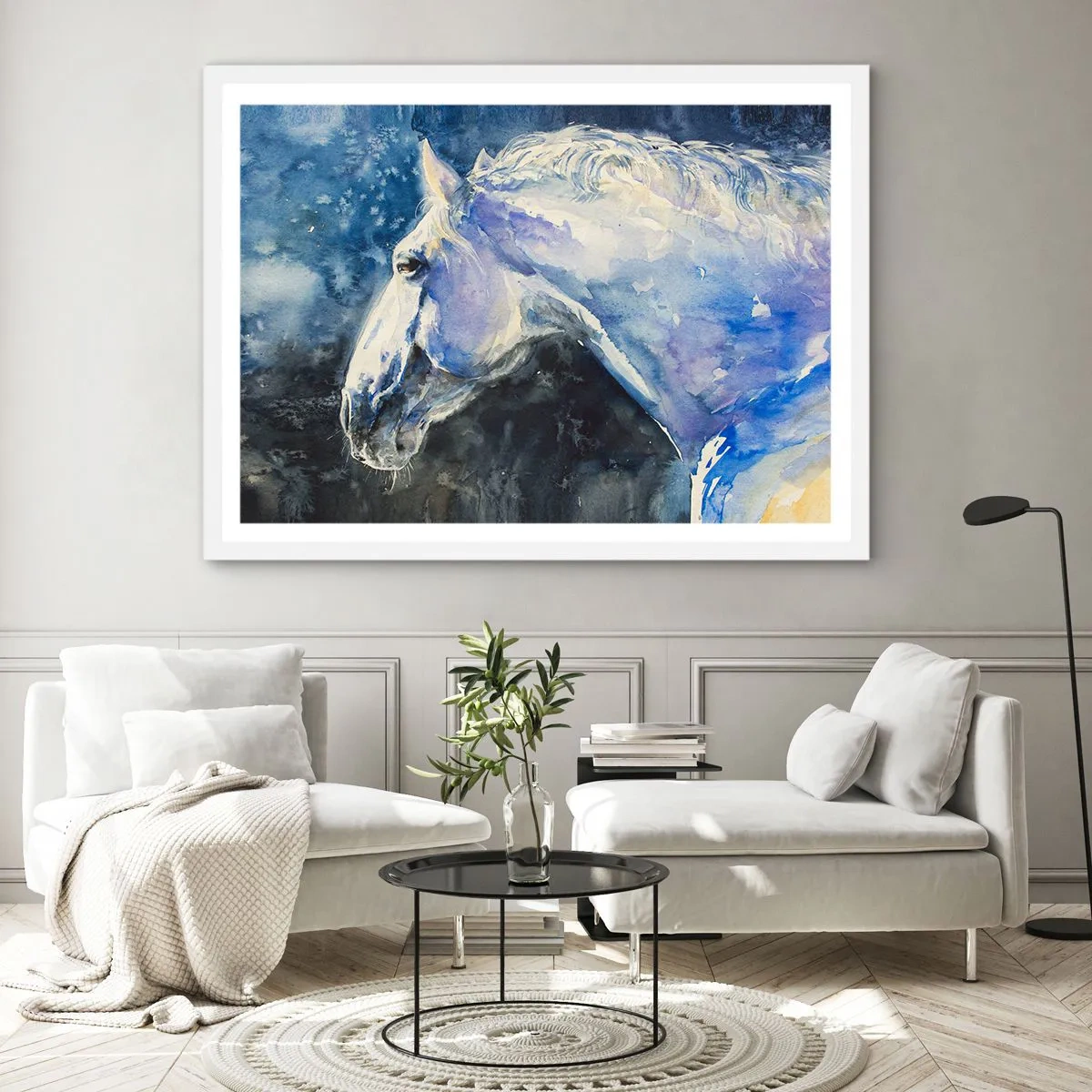 Poster in einem weißen Rahmen - Porträt in blauem Glanz - 91x61 cm