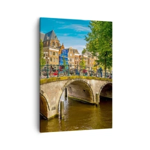 Bild auf Leinwand - Leinwandbild - Ein malerischer Kanal mit einer Brücke in Amsterdam - 50x70cm - Frühling am Kanal - Moderne Wanddekoration für Wohnzimmer und Schlafzimmer ARTTOR