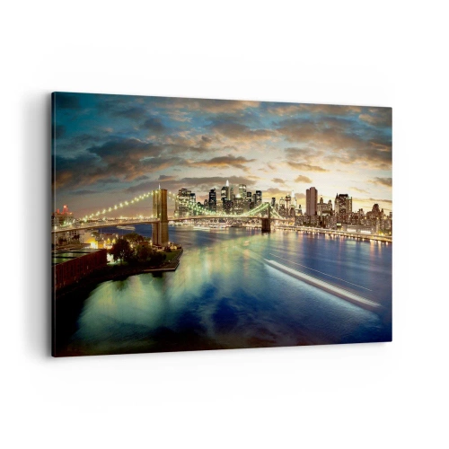 Bild auf Leinwand - Leinwandbild - Eine beleuchtete Brücke mit der Stadt im Hintergrund, deren Lichter sich im Wasser spiegeln. - 120x80cm - Ein heller Abend über Manhattan - Moderne Wanddekoration für Wohnzimmer und Schlafzimmer ARTTOR