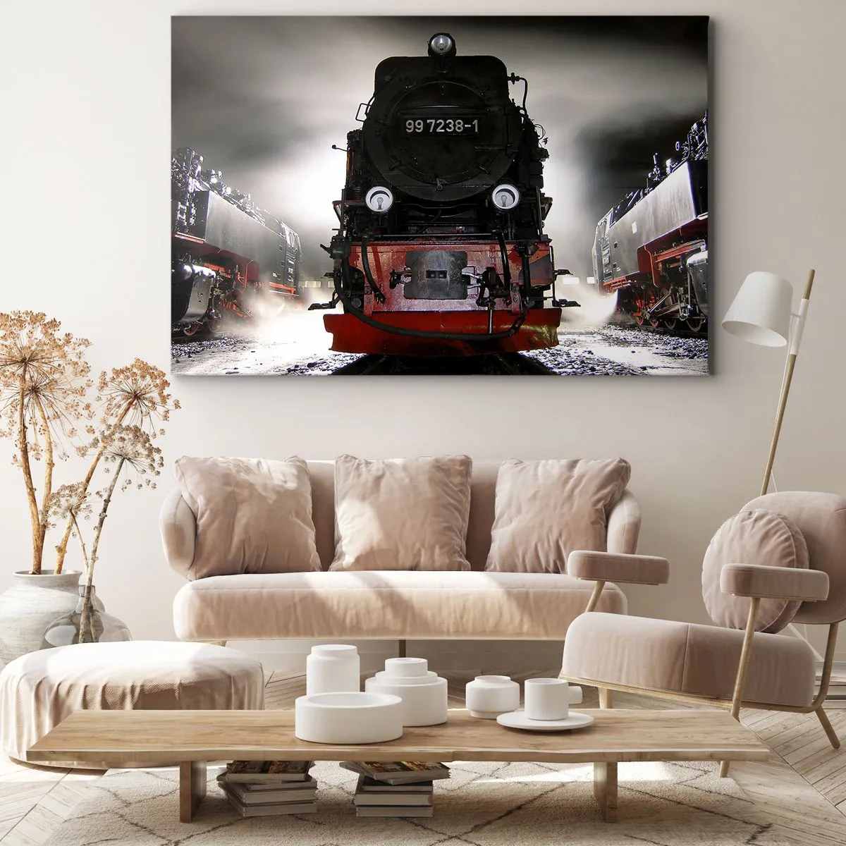 Bild auf Leinwand - Leinwandbild - Eine Dampflokomotive, umgeben von Dampf vor einem dunklen Himmel in einer stimmungsvollen Umgebung - 120x80cm - Er steht und keucht, seufzt und pustet - Moderne Wanddekoration für Wohnzimmer und Schlafzimmer ARTTOR