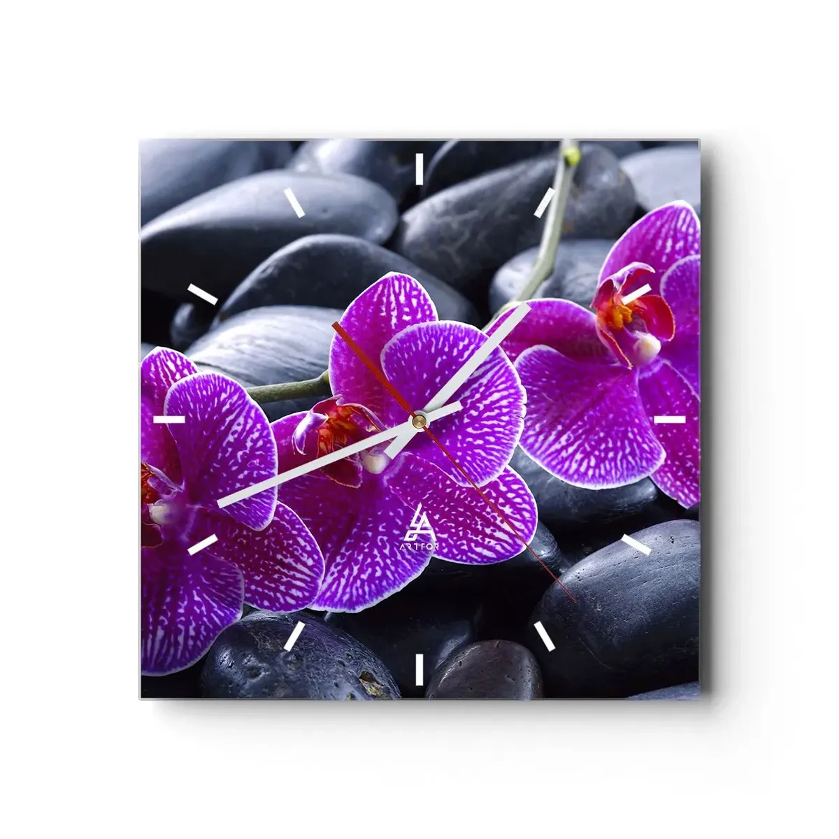 Wanduhr - Glasuhr - Lila Orchideen vor einem Hintergrund aus schwarzen Steinen - 30x30cm - Die Steine