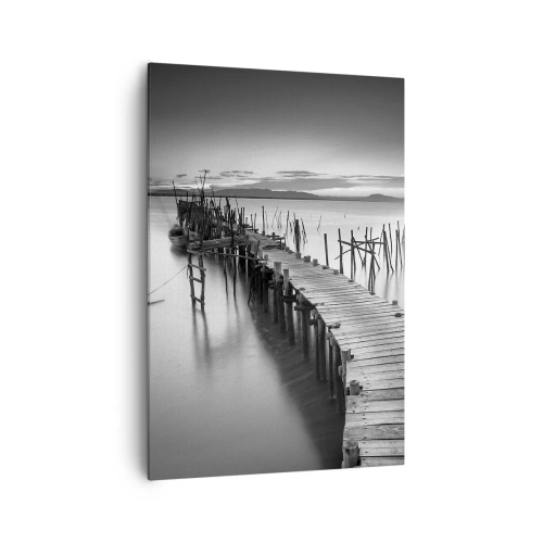 Bild auf Leinwand - Leinwandbild - Ein Holzsteg an einem ruhigen See in Grautönen - 70x100cm - Der Frieden eines vergessenen Ufers - Moderne Wanddekoration für Wohnzimmer und Schlafzimmer ARTTOR