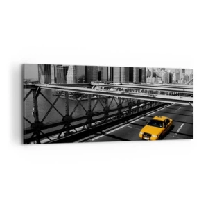 Bild auf Leinwand - Leinwandbild - Gelbes Taxi auf einer Brücke mit Blick auf die Skyline von New York - 120x50cm - Die Farbe einer Großstadt - Moderne Wanddekoration für Wohnzimmer und Schlafzimmer ARTTOR