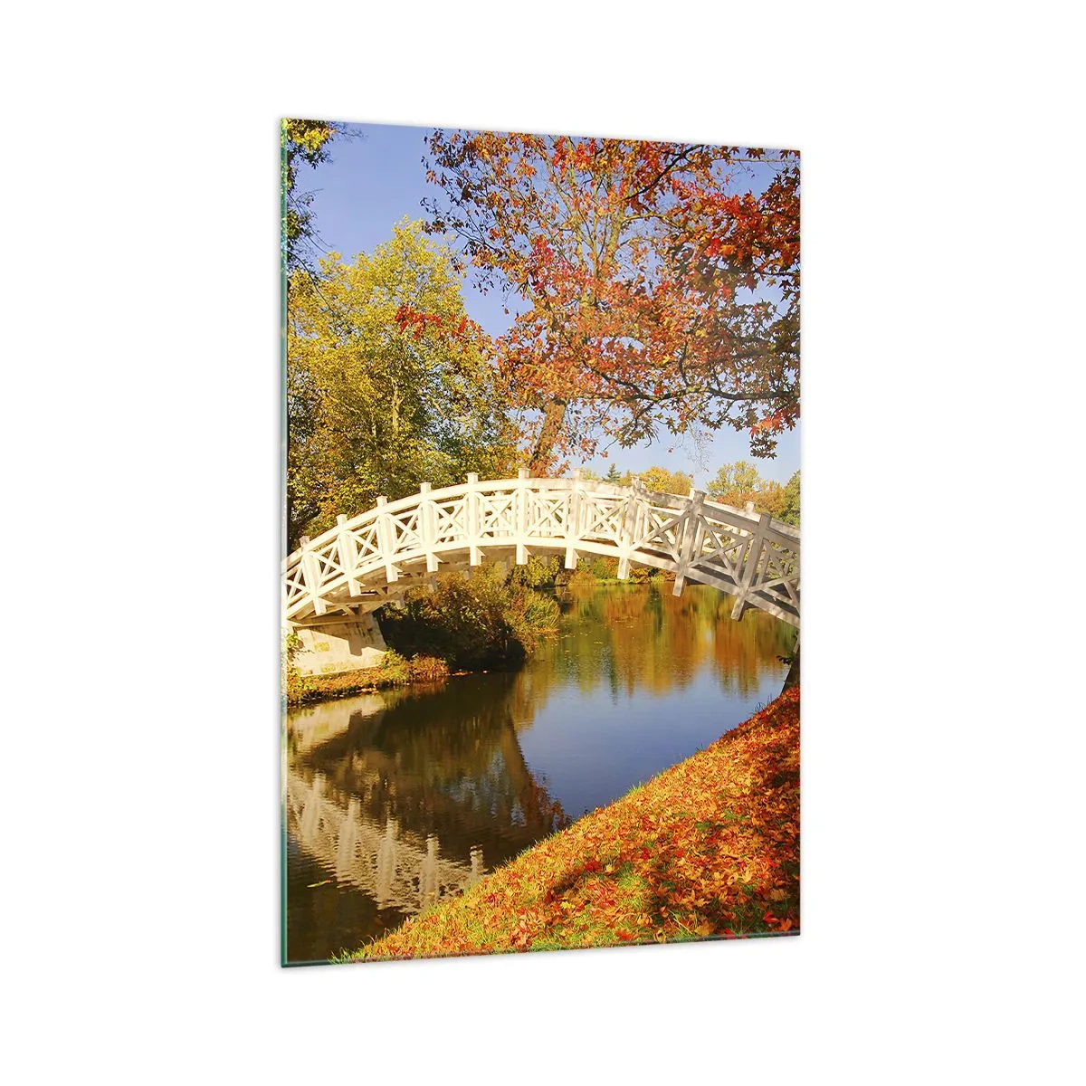 Glasbild - Bild auf glas - Eine Brücke in einem Park, umgeben von Herbstlaub über ruhigem Wasser - 70x100cm - Auf der weißen Seufzerbrücke - Moderne Wanddekoration für Wohnzimmer und Schlafzimmer ARTTOR
