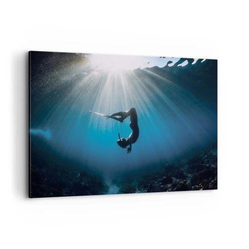 Bild auf Leinwand - Leinwandbild - Ein Taucher, der in einem Lichtstrahl unter Wasser schwimmt - 100x70cm - Tanz unter Wasser - Moderne Wanddekoration für Wohnzimmer und Schlafzimmer ARTTOR