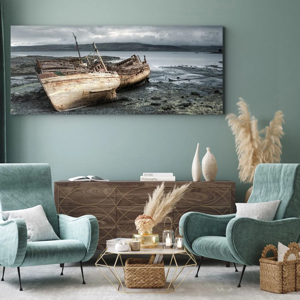 Bild auf Leinwand - Leinwandbild - Verlassene Boote am Ufer in einer regnerischen Szene - 140x50cm - „Als Zeichen würdevoller Härten“ - Moderne Wanddekoration für Wohnzimmer und Schlafzimmer ARTTOR