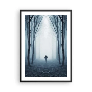 Poster in einem schwarzem Rahmen - Ein Mann in einem nebligen Wald, umgeben von Bäumen - 50x70cm - Alles einfach und übersichtlich - Moderne Wanddekoration für Wohnzimmer und Schlafzimmer ARTTOR