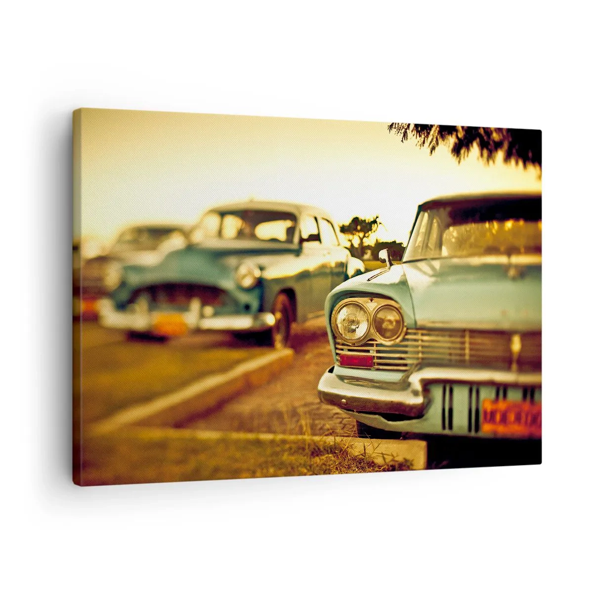 Bild auf Leinwand - Leinwandbild - Oldtimer im warmen Licht des Sonnenuntergangs - 70x50cm - Wir werden abwarten und sehen - Moderne Wanddekoration für Wohnzimmer und Schlafzimmer ARTTOR