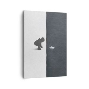 Bild auf Leinwand - Leinwandbild - Eine Kinderfigur mit einem Papierboot vor einem Hintergrund aus kontrastierenden Hälften - 50x70cm - Tolle Expedition - Moderne Wanddekoration für Wohnzimmer und Schlafzimmer ARTTOR