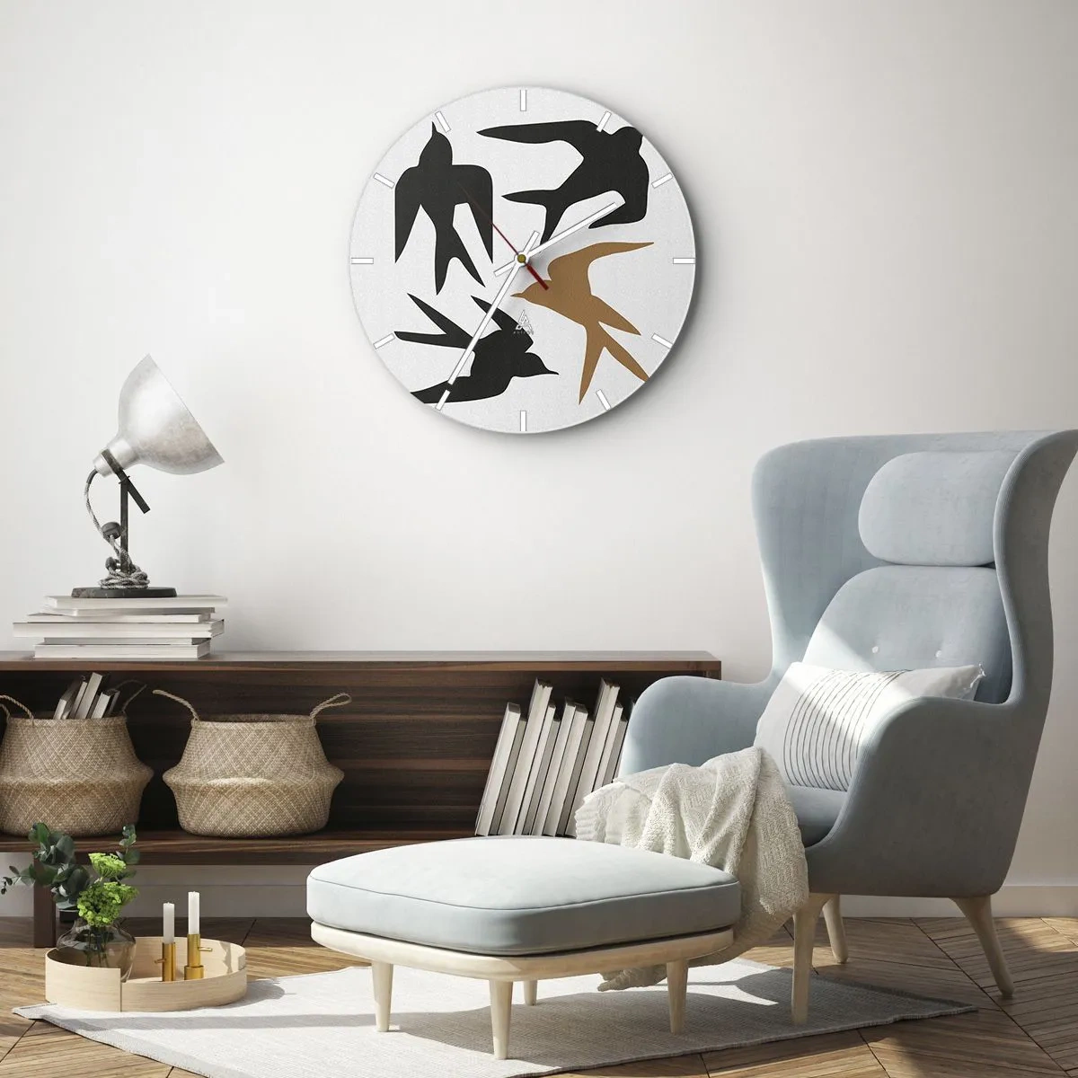 Wanduhr - Glasuhr - Schwarz-goldene Silhouetten von Schwalben auf weißem Hintergrund - 30x30cm - Schwalbenspaß - Moderne Wanddekoration für Wohnzimmer, Küche und Schlafzimmer ARTTOR