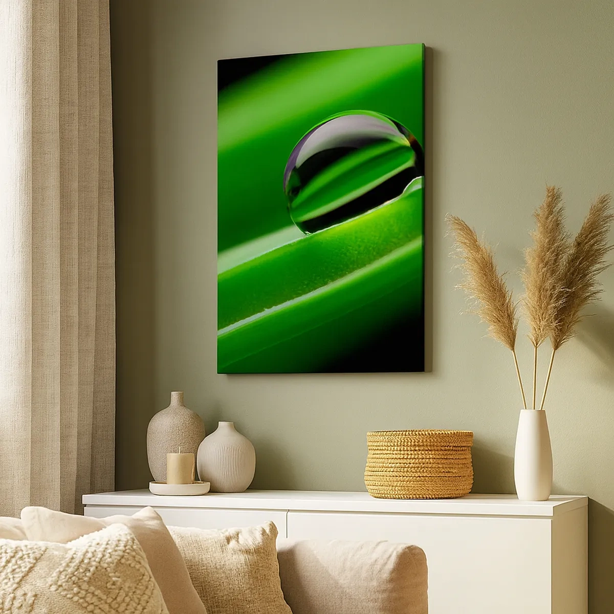 Bild auf Leinwand - Leinwandbild - Nahaufnahme eines Tautropfens auf einem grünen Blatt - 50x70cm - Leben hautnah - Moderne Wanddekoration für Wohnzimmer und Schlafzimmer ARTTOR