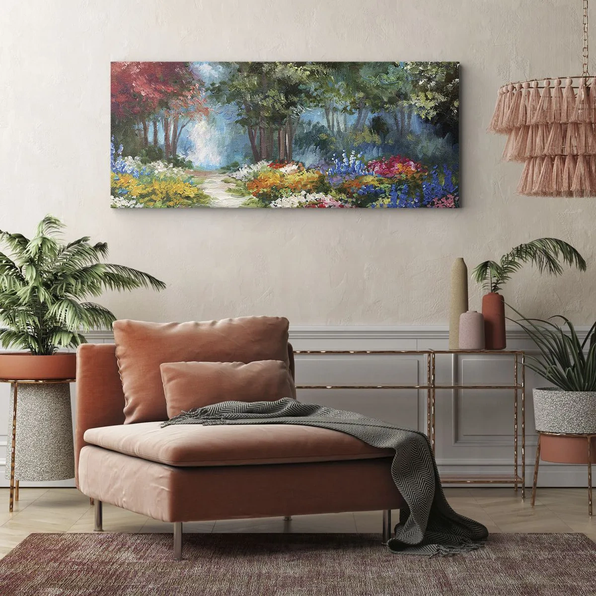 Bild auf Leinwand - Leinwandbild - Ein malerischer Garten voller bunter Blumen und Bäume in einer Waldumgebung - 140x50cm - Waldgarten, Blumenwald - Moderne Wanddekoration für Wohnzimmer und Schlafzimmer ARTTOR