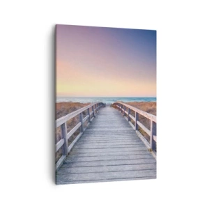 Bild auf Leinwand - Leinwandbild - Ein Holzsteg führt bei Sonnenuntergang zum Strand, der Himmel ist in Pastellfarben gemalt. - 50x70cm - Baltische Abend-Aurora - Moderne Wanddekoration für Wohnzimmer und Schlafzimmer ARTTOR