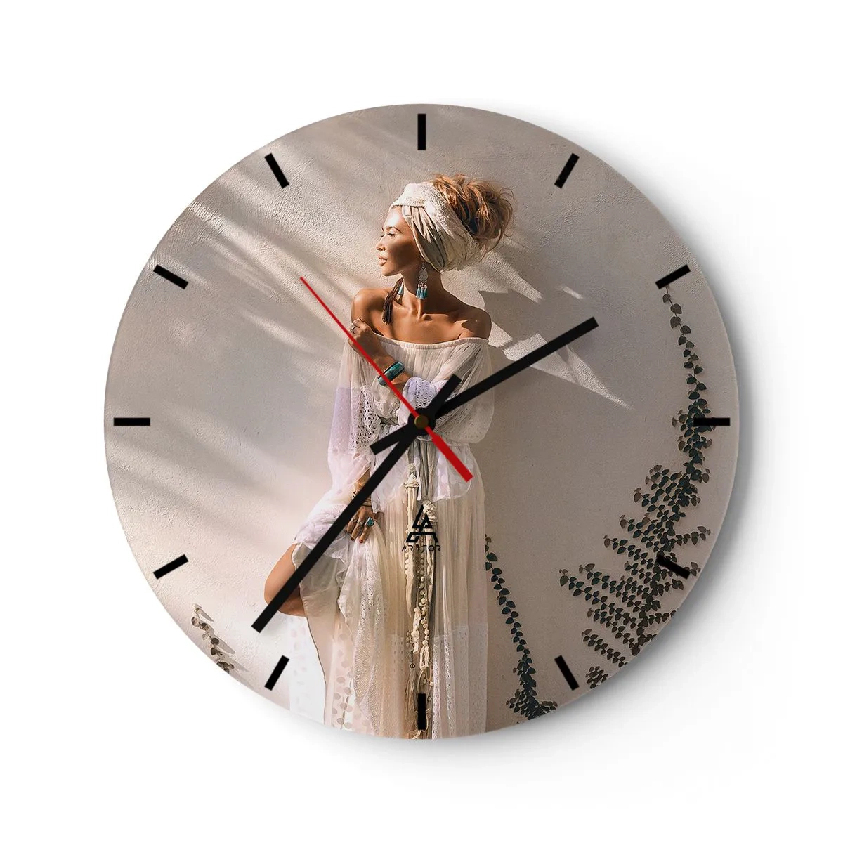 Wanduhr - Glasuhr - Eine Frau im Boho-Stil steht in der Sonne - 30x30cm - Die Sonne und das Mädchen - Moderne Wanddekoration für Wohnzimmer, Küche und Schlafzimmer ARTTOR