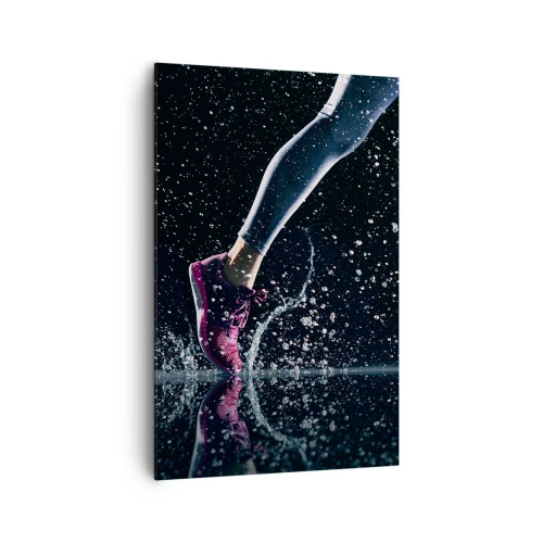 Bild auf Leinwand - Leinwandbild - Eine dynamische Aufnahme eines Laufs im Regen vor schwarzem Hintergrund - 80x120cm - Wie viel Kraft in den Beinen - Moderne Wanddekoration für Wohnzimmer und Schlafzimmer ARTTOR