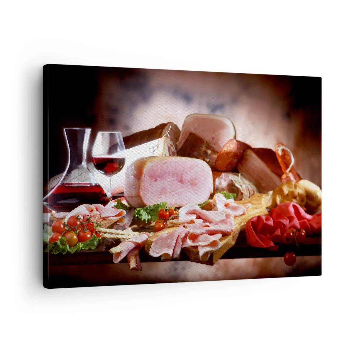 Bild auf Leinwand - Leinwandbild - Aufschnitt mit Wein auf rustikalem Hintergrund - 70x50cm - Ein kulinarischer Traum mit einer Karaffe - Moderne Wanddekoration für Wohnzimmer und Schlafzimmer ARTTOR